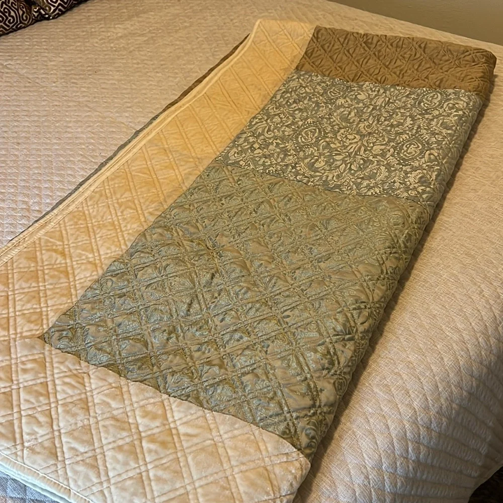 Coverlet: Vintage High-end Queen Bed Cover—Double Diamond Quilting!